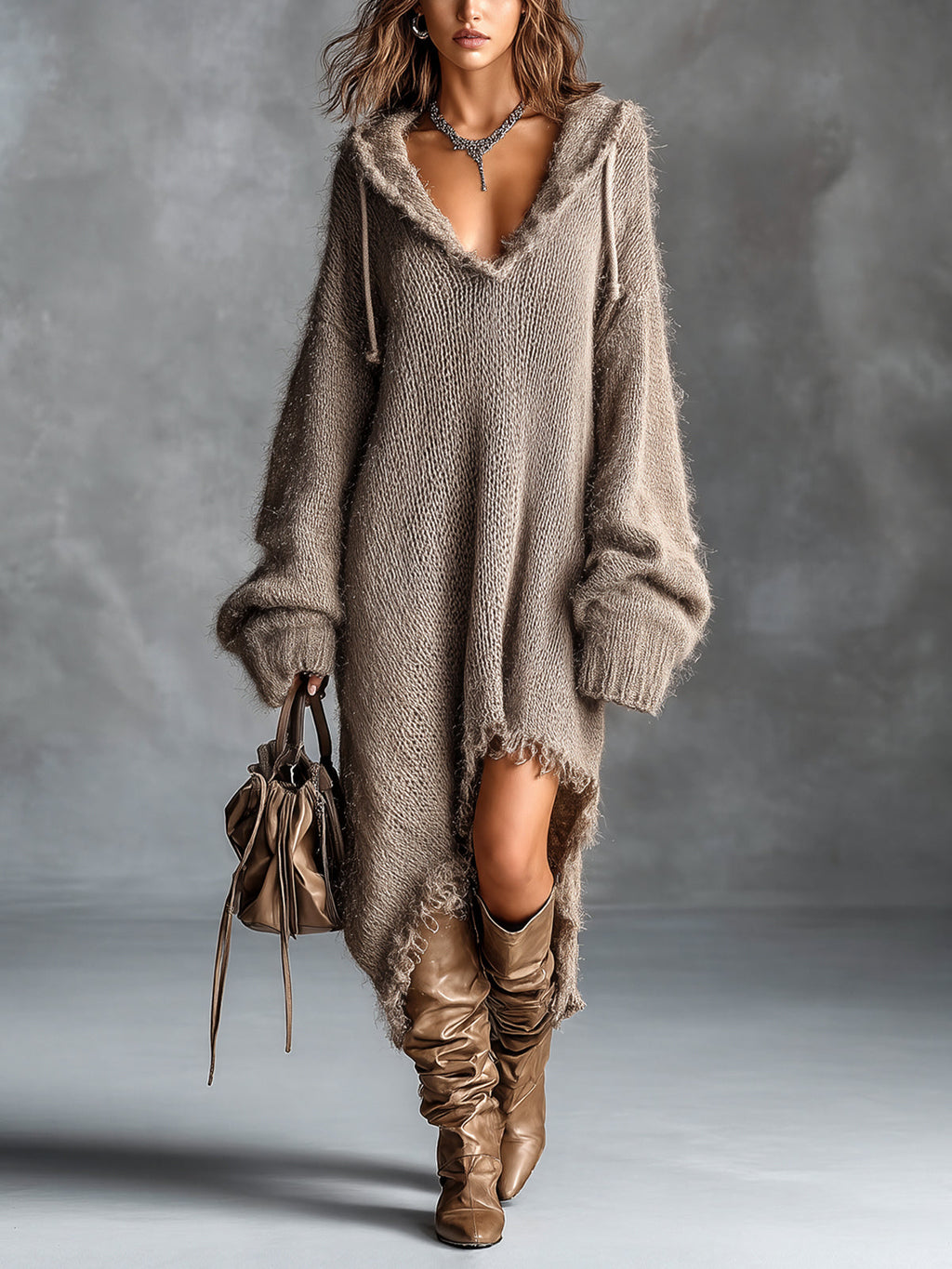 Abito Lungo da Donna in Maglia Soffice con Cappuccio | Vestito Oversize Caldo con Spacco e Orlo Sfilacciato