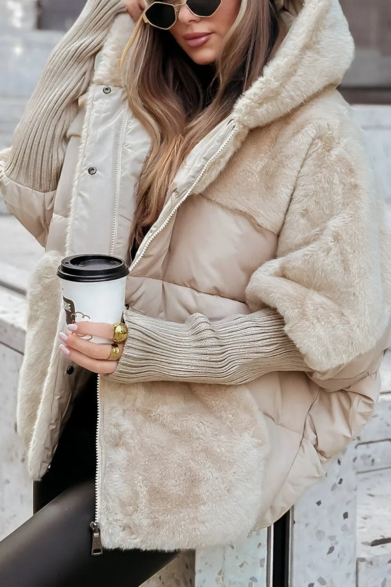 Piumino da Donna Oversize Ibrido con Dettagli in Pelliccia e Maniche in Maglia | Giacca Invernale Imbottita con Cappuccio e Zip