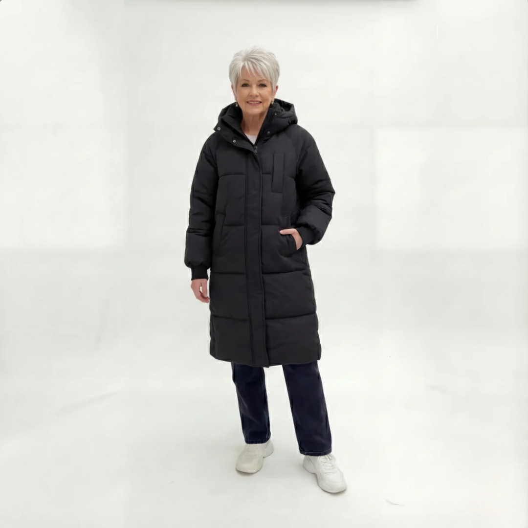 Piumino Lungo da Donna con Cappuccio e Trapuntatura Orizzontale | Cappotto Caldo Imbottito Antivento con Tasche