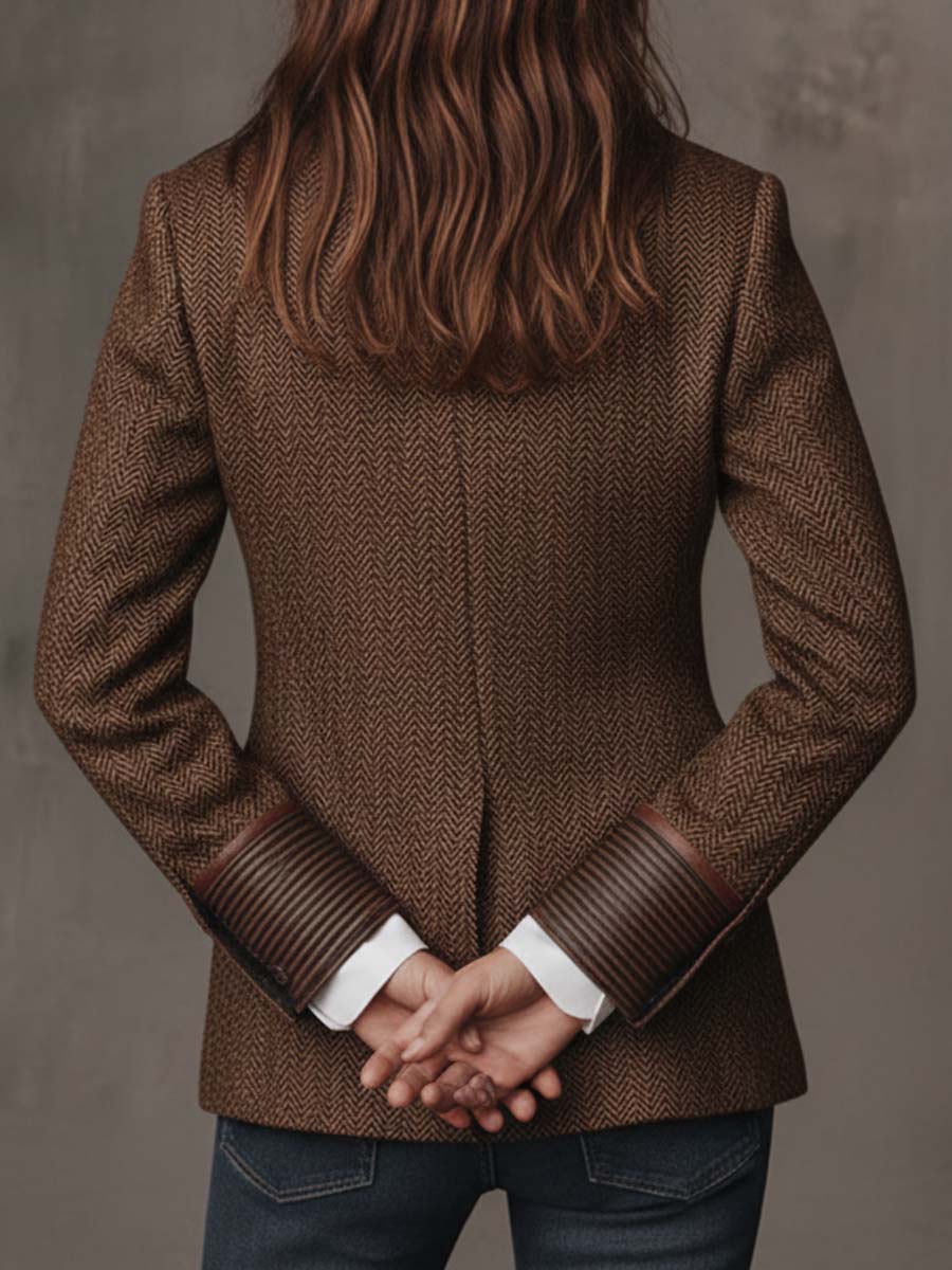 Blazer Sartoriale da Donna con Inserti Geometrici a Zigzag e Profili a Contrasto | Giacca Strutturata a Spina di Pesce a Due Bottoni con Tasche