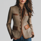 Giacca da Donna in Pregiato Tweed con Profili in Ecopelle e Bottoni Gioiello | Blazer Sartoriale Vintage con Revers e Tasche