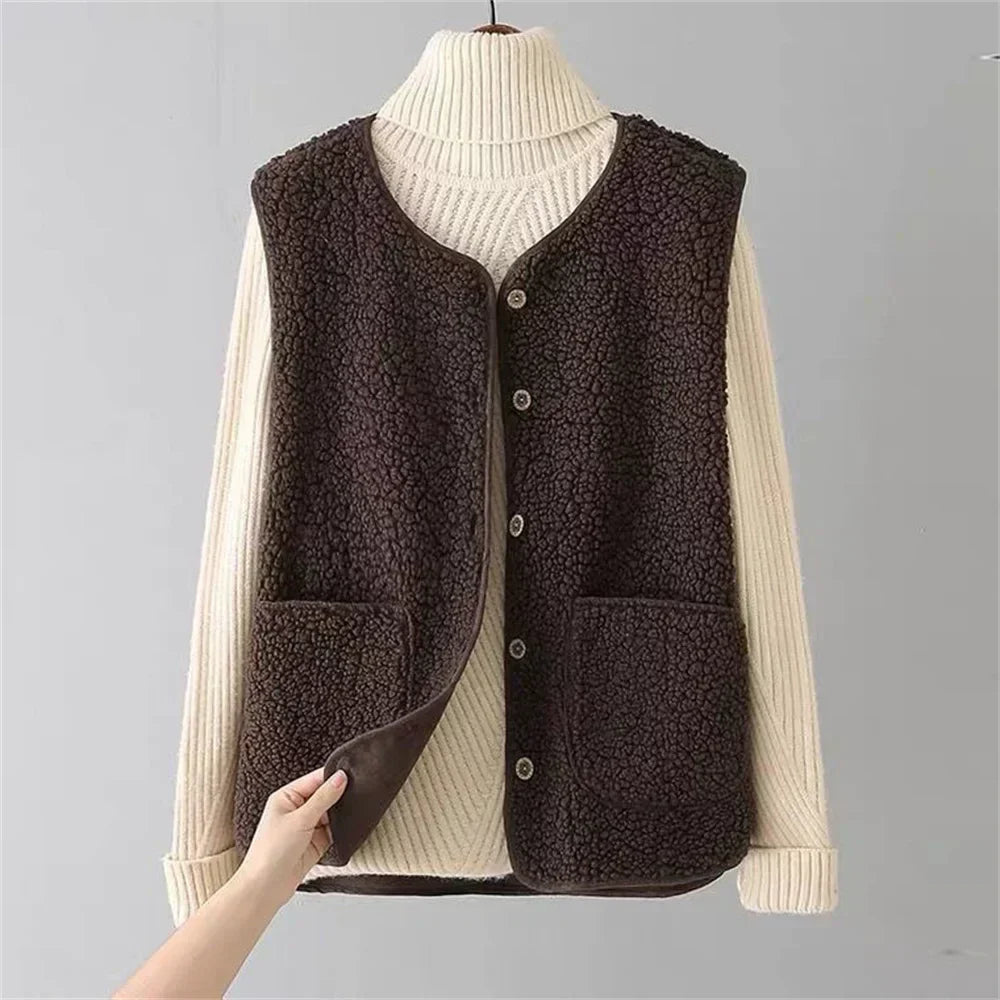 Gilet da Donna in Caldo Pile Sherpa con Bottoni e Scollo a V | Smanicato Invernale Morbido con Tasche Applicate