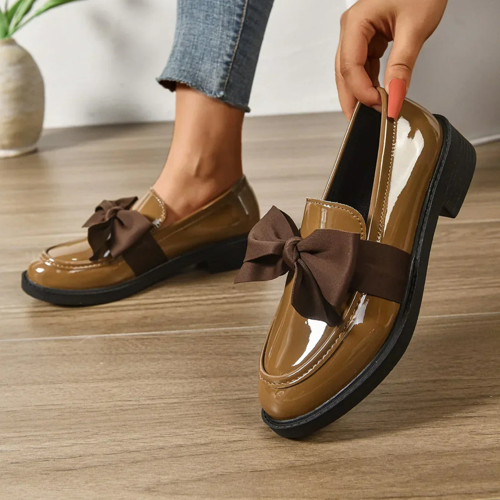 Mocassini da Donna Lucidi in Similpelle Verniciata con Fiocco | Scarpe Basse Eleganti da Lavoro