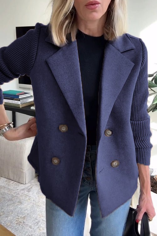 Blazer da Donna Ibrido Doppio Petto con Maniche in Maglia a Costine | Giacca Sartoriale Calda con Revers e Bottoni a Contrasto