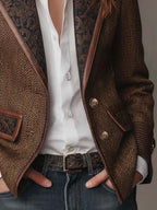 Blazer Sartoriale da Donna con Inserti Geometrici a Zigzag e Profili a Contrasto | Giacca Strutturata a Spina di Pesce a Due Bottoni con Tasche