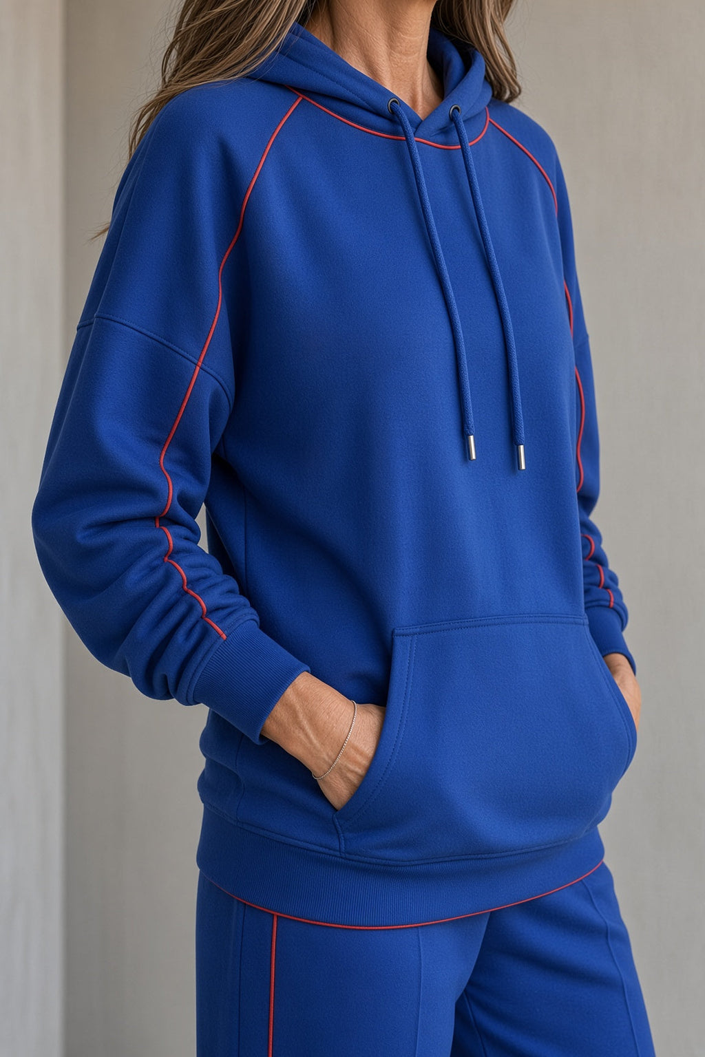 Completo Sportivo da Donna con Felpa con Cappuccio e Pantaloni a Gamba Larga | Set Coordinato 2 Pezzi con Profili a Contrasto e Tasca a Marsupio