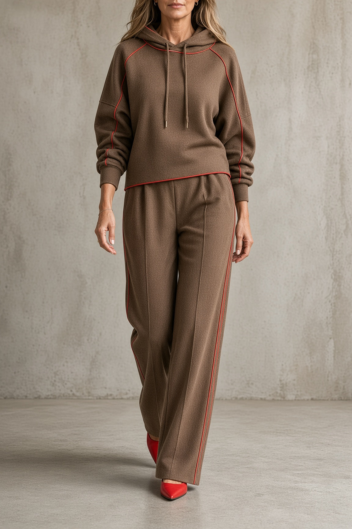 Completo Sportivo da Donna con Felpa con Cappuccio e Pantaloni a Gamba Larga | Set Coordinato 2 Pezzi con Profili a Contrasto e Tasca a Marsupio