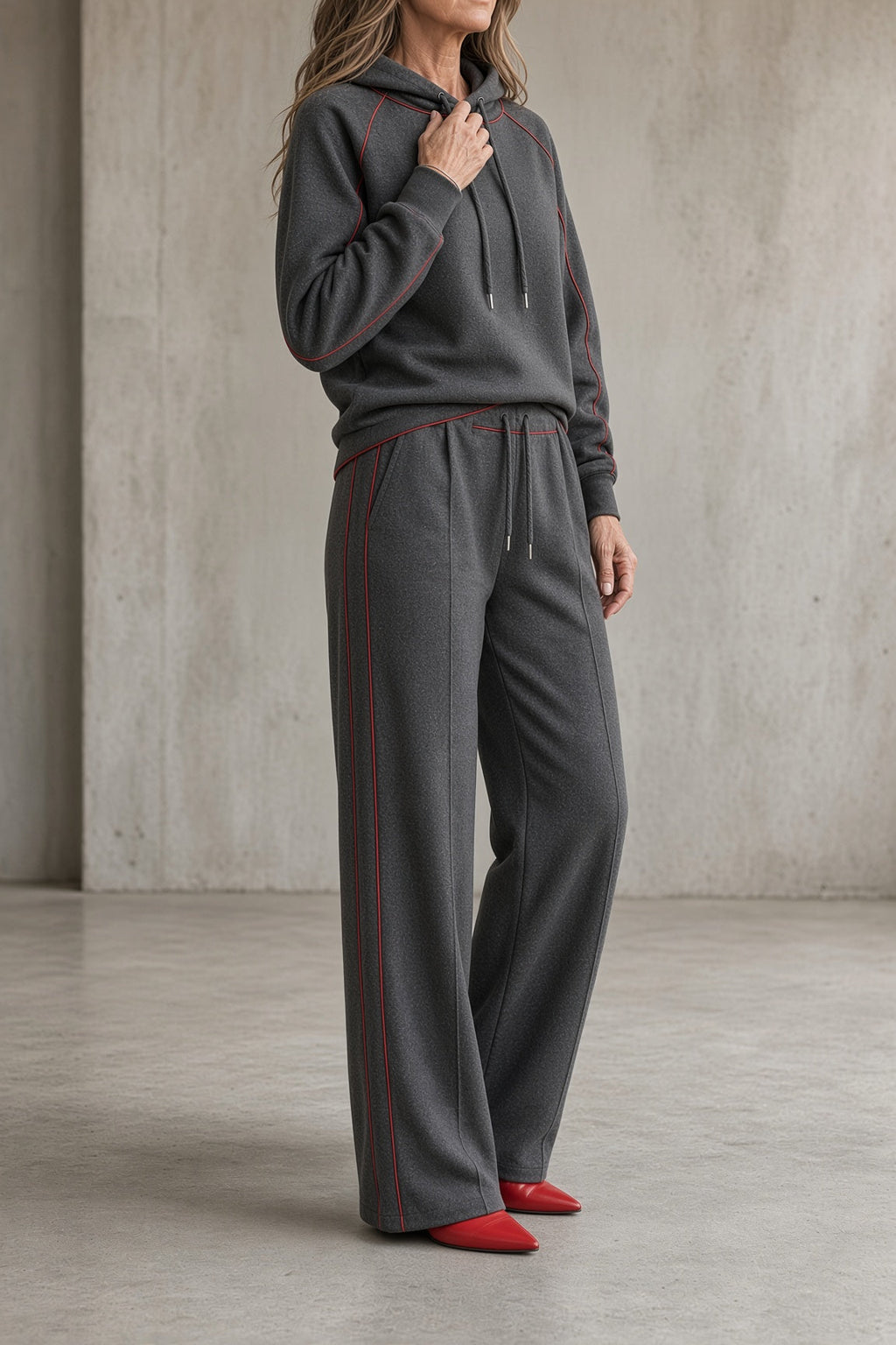 Completo Sportivo da Donna con Felpa con Cappuccio e Pantaloni a Gamba Larga | Set Coordinato 2 Pezzi con Profili a Contrasto e Tasca a Marsupio