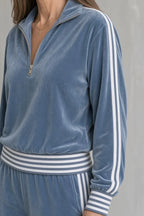 Completo Sportivo da Donna in Velluto con Mezza Zip e Bande Laterali | Set Coordinato 2 Pezzi Felpa con Collo Alto e Pantaloni a Gamba Larga