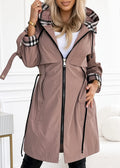 Cappotto Lungo da Donna con Cappuccio e Zip con Dettagli a Quadri | Giacca Invernale Sagomata con Coulisse in Vita e Tasche