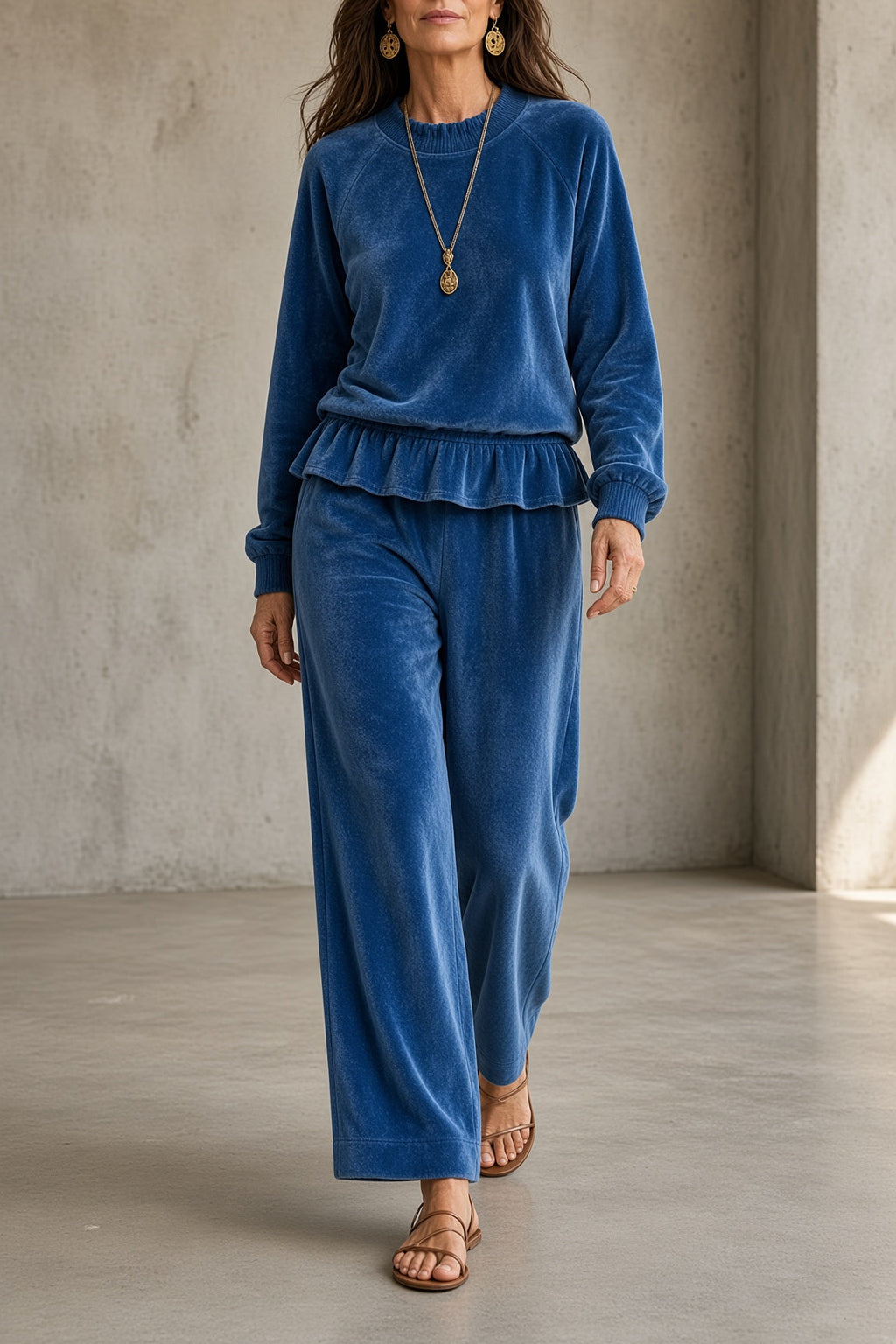 Completo da Donna in Velluto Morbido con Volant | Set Coordinato 2 Pezzi Felpa Girocollo con Balza e Pantaloni Ampi