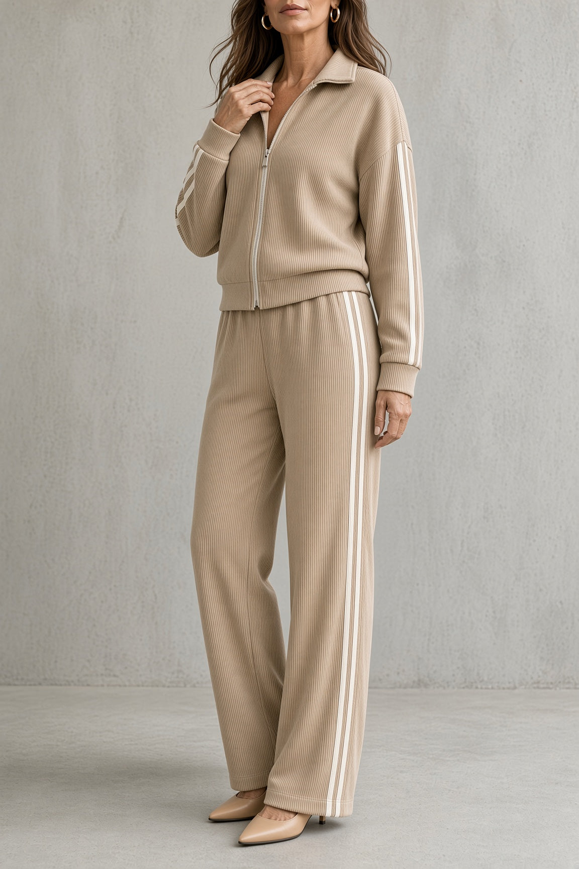 Completo Sportivo da Donna in Maglia a Costine con Zip e Righe Laterali | Set Coordinato 2 Pezzi Giacca con Collo Alto e Pantaloni Ampi con Tasche