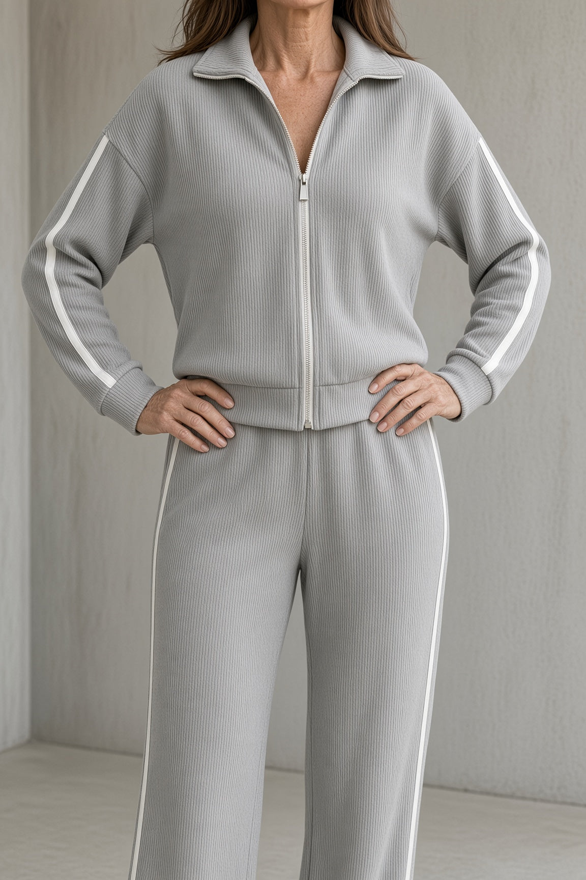 Completo Sportivo da Donna in Maglia a Costine con Zip e Righe Laterali | Set Coordinato 2 Pezzi Giacca con Collo Alto e Pantaloni Ampi con Tasche