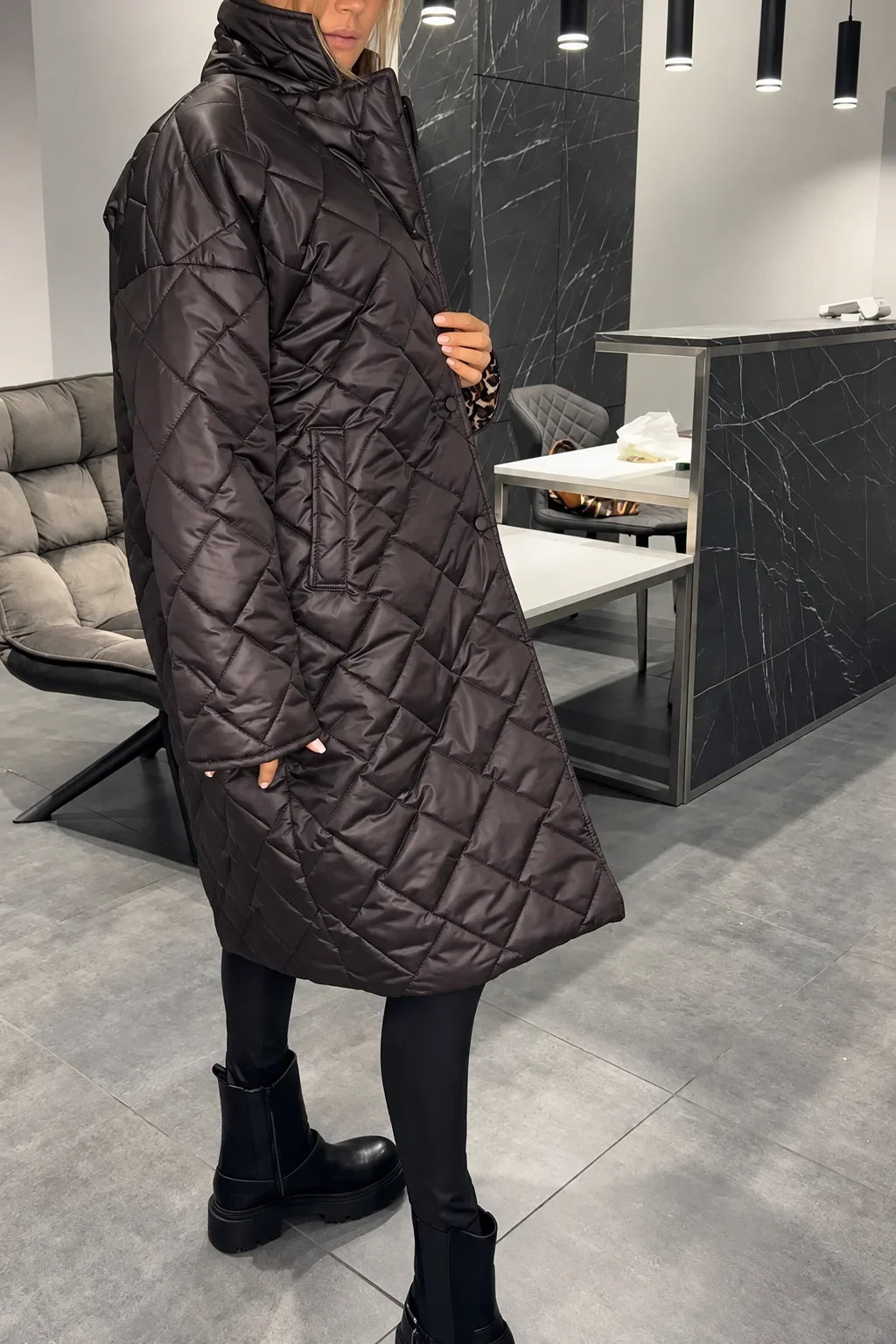 Cappotto Lungo Trapuntato da Donna a Rombi con Fodera Leopardata | Soprabito Imbottito Invernale con Revers e Bottoni Automatici