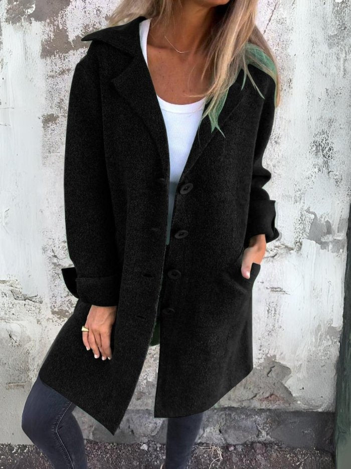 Cappotto lungo elegante con revers da donna