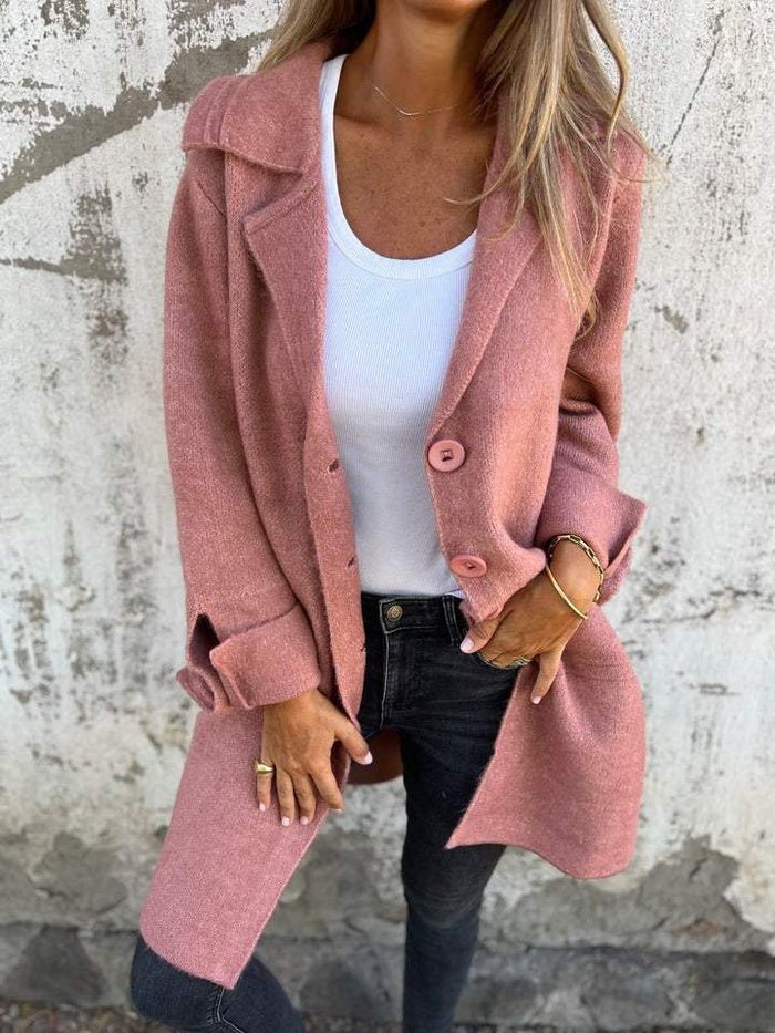 Cappotto lungo elegante con revers da donna