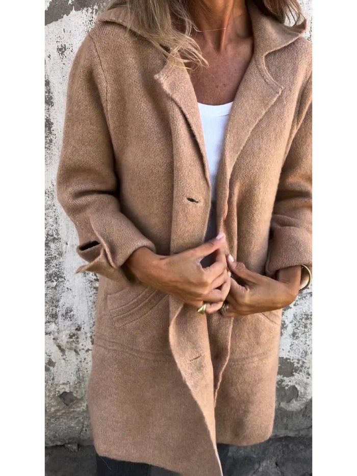 Cappotto lungo elegante con revers da donna