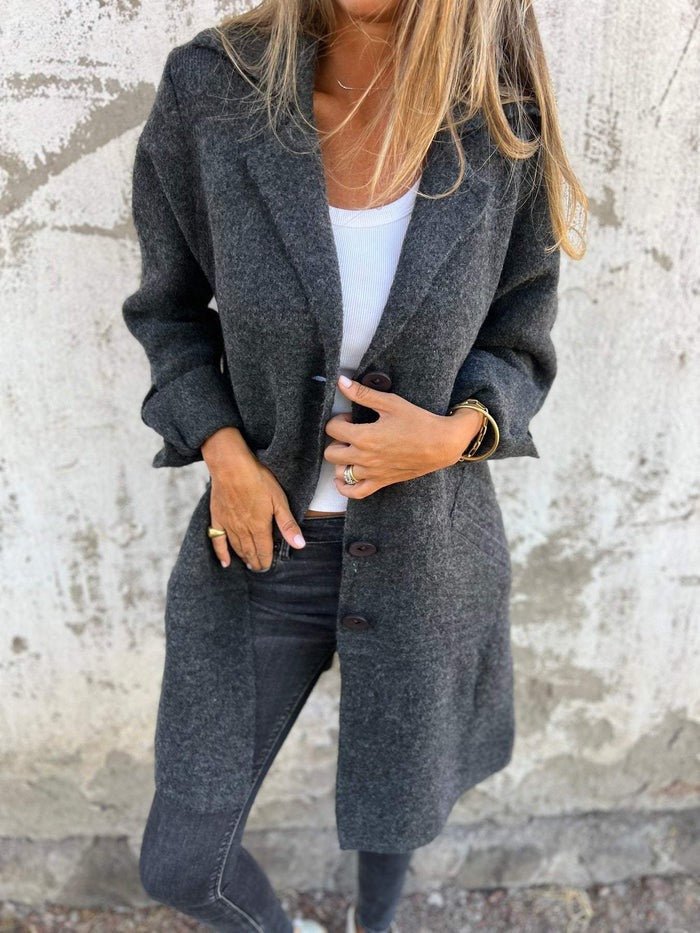 Cappotto lungo elegante con revers da donna