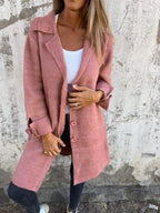 Cappotto lungo elegante con revers da donna