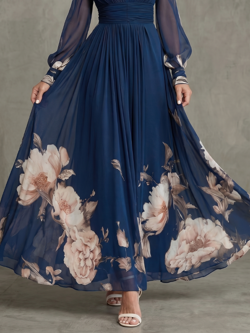 Abito lungo elegante con maniche velate e orlo floreale