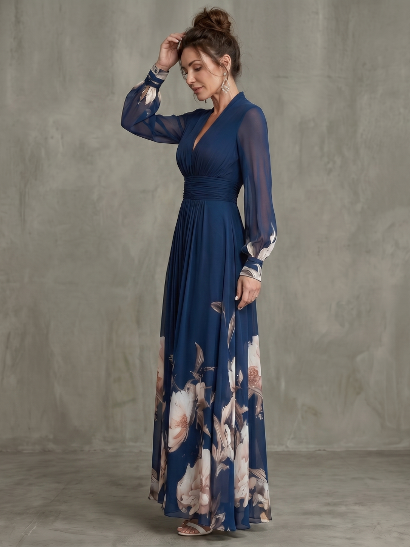 Abito lungo elegante con maniche velate e orlo floreale