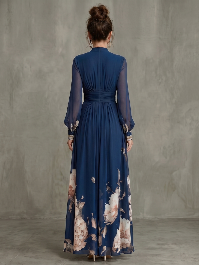 Abito lungo elegante con maniche velate e orlo floreale