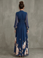 Abito lungo elegante con maniche velate e orlo floreale