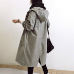 Cappotto Lungo da Donna con Cappuccio e Bottoni | Soprabito Oversize Antivento con Coulisse e Tasche