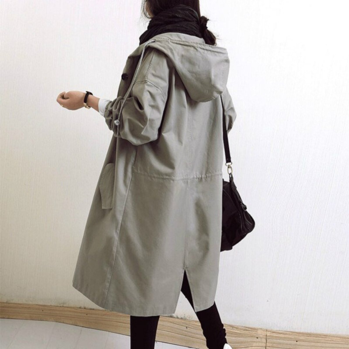 Cappotto Lungo da Donna con Cappuccio e Bottoni | Soprabito Oversize Antivento con Coulisse e Tasche